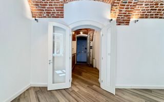 Spatiu birou in cladire istorica restaurata - Poză 6