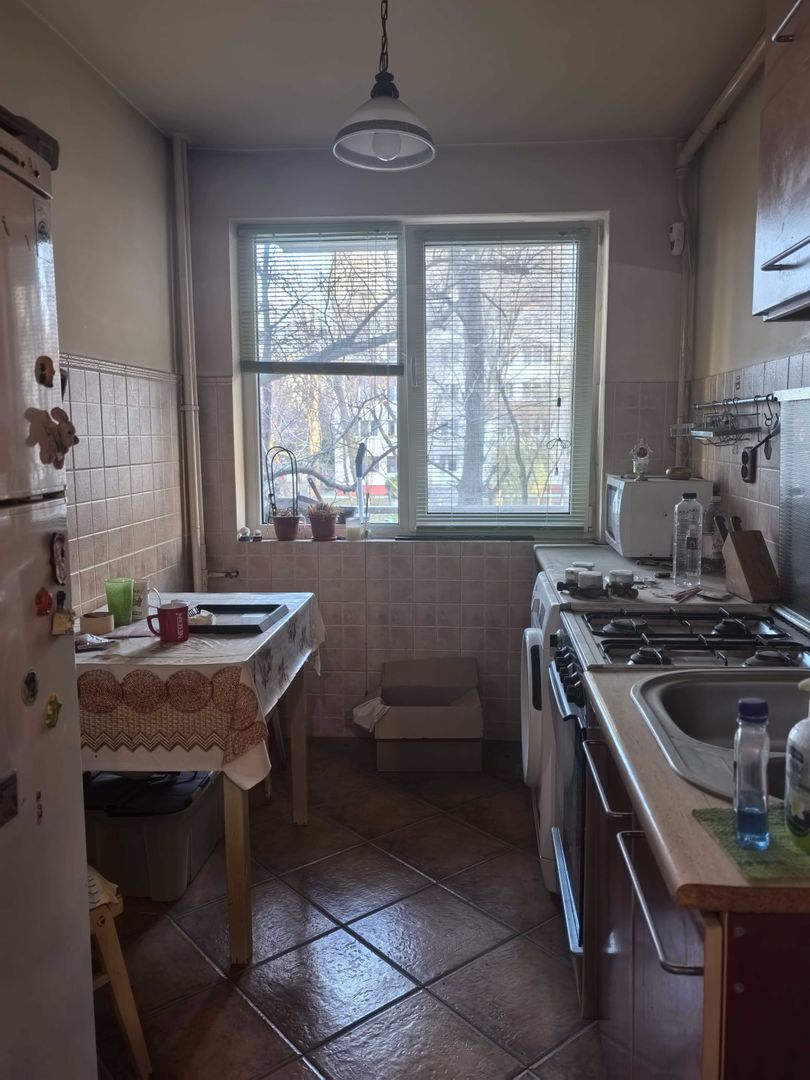 Apartament 2 camere. Zona Bdul Obregia. Etaj 1. - Poză 2