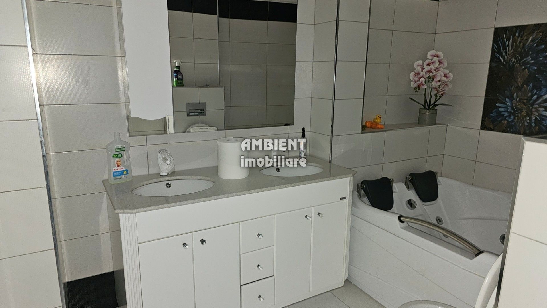Apartament cu 4 camere, partial renovat, etaj 3, zona Donici. - Poză 2