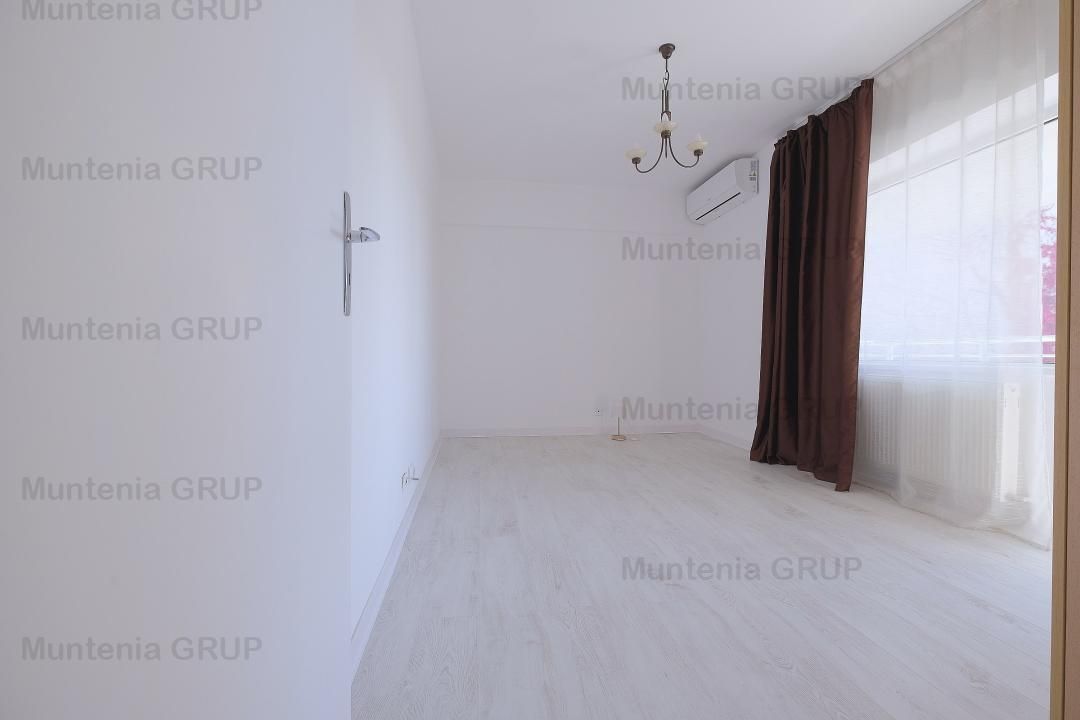 Aviatorilor - Uruguay, super penthouse, 4 camere, etaj 4 in bloc 2002 - Poză 9