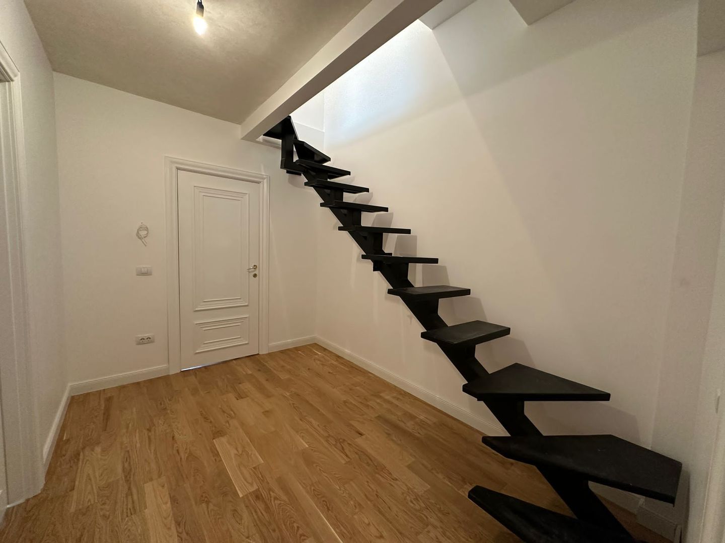 Vila Eleganta cu Piscină și Finisaje Premium în Zona Rezidentiala Iancu Nicolae - Poză 10