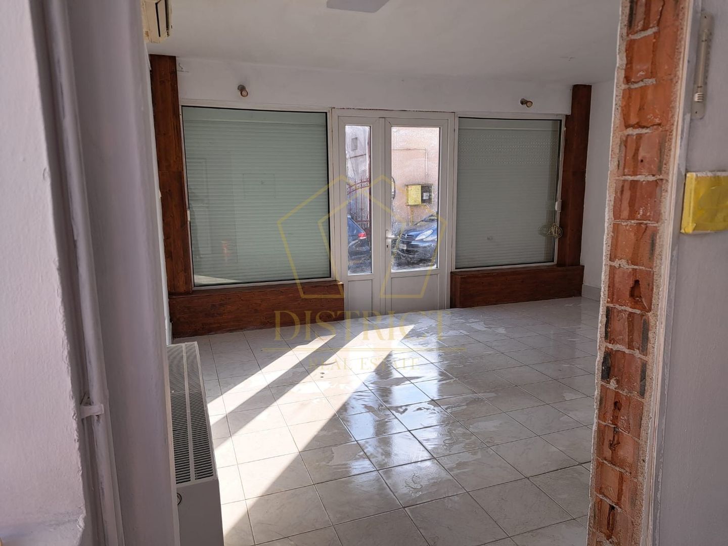 Spatiu comercial SAD cu curte | Simion Barnutiu - Poză 1