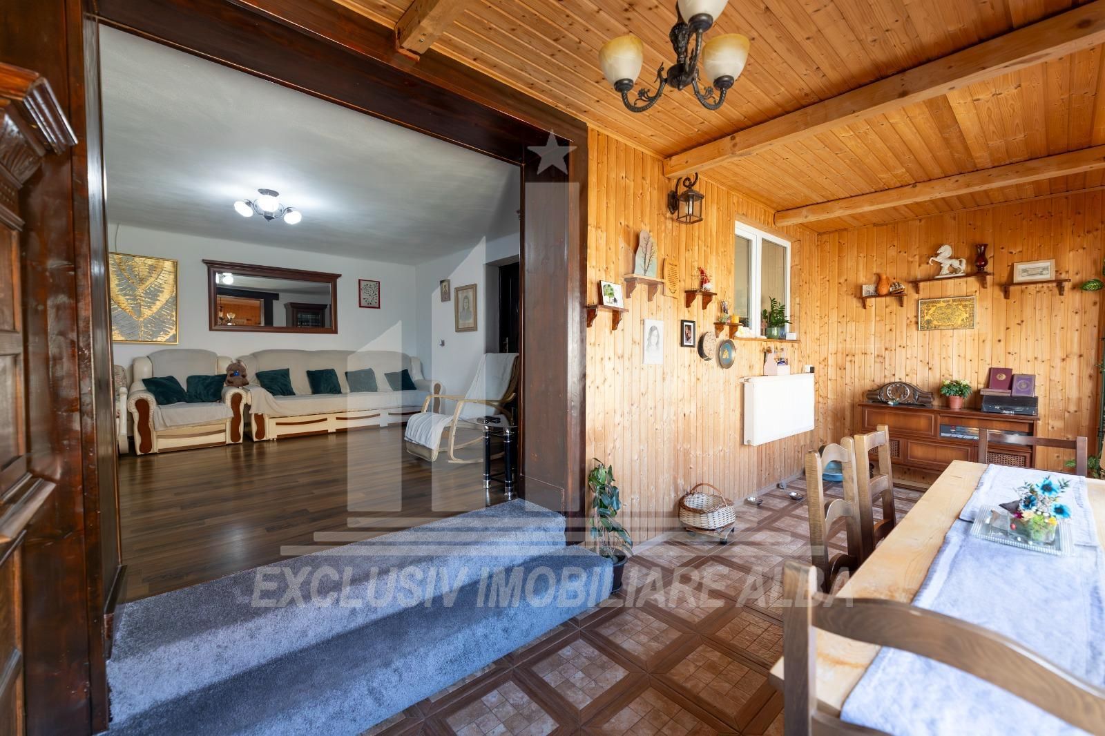 Casa de vanzare cu 2000mp de teren in Ciugud - Poză 1