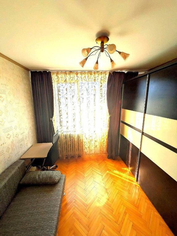 Apartament 4 camere. Decomandat. 2 Bai. Parcare. Brancoveanu. Huedin. - Poză 3