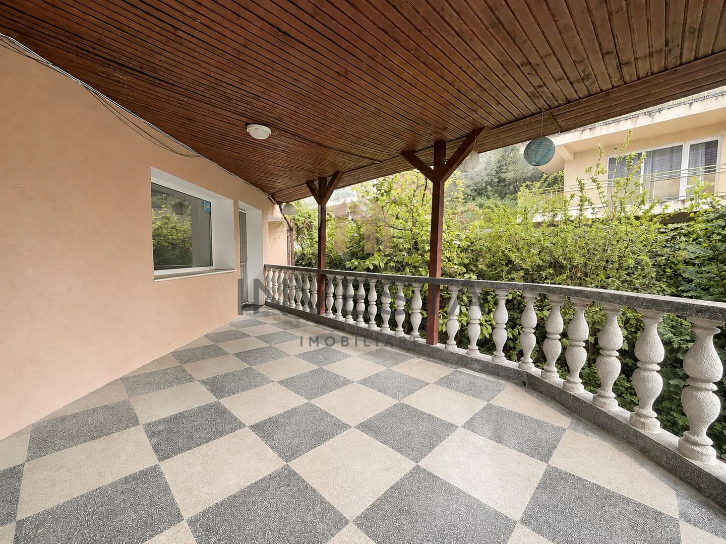 Vila spatioasa cu 15 camere de inchiriat in zona Andrei Muresanu - Poză 8