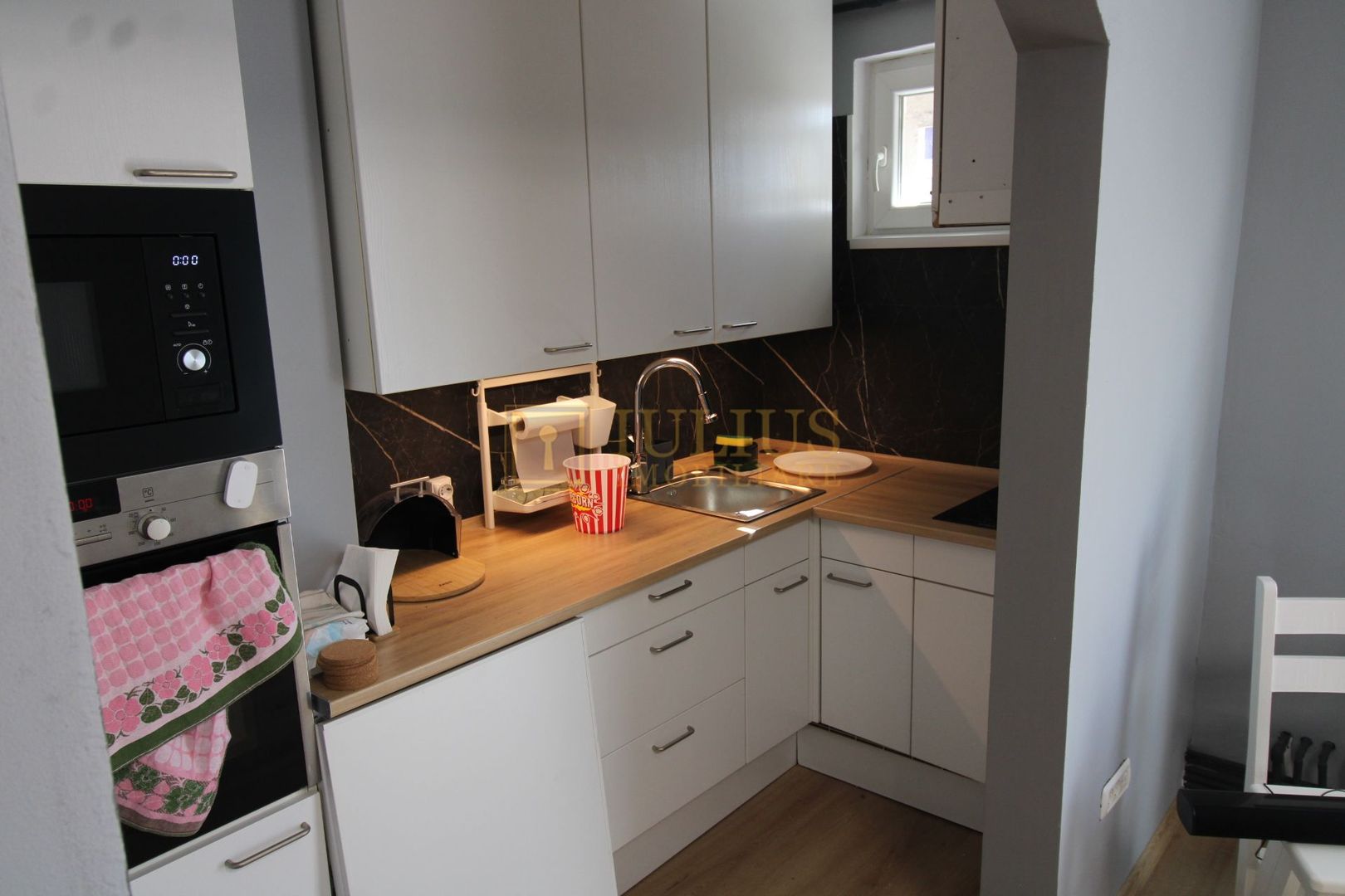 Ideal pentru doctori, asistente, vizavi de spitalul judetean, centrala proprie - Poză 3