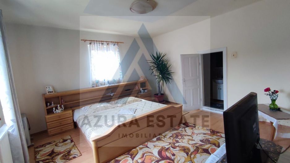 Casa 4 camere 2 bai garaj inchis pivnita si teren 740 mp in Seica Mica - Poză 4