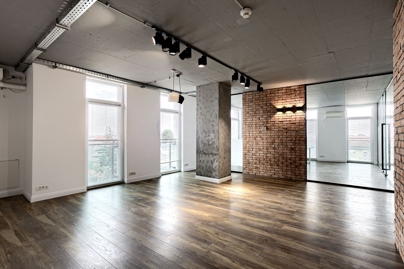 Spațiu birou în Arad ultracentral cu parcare - Poză 5