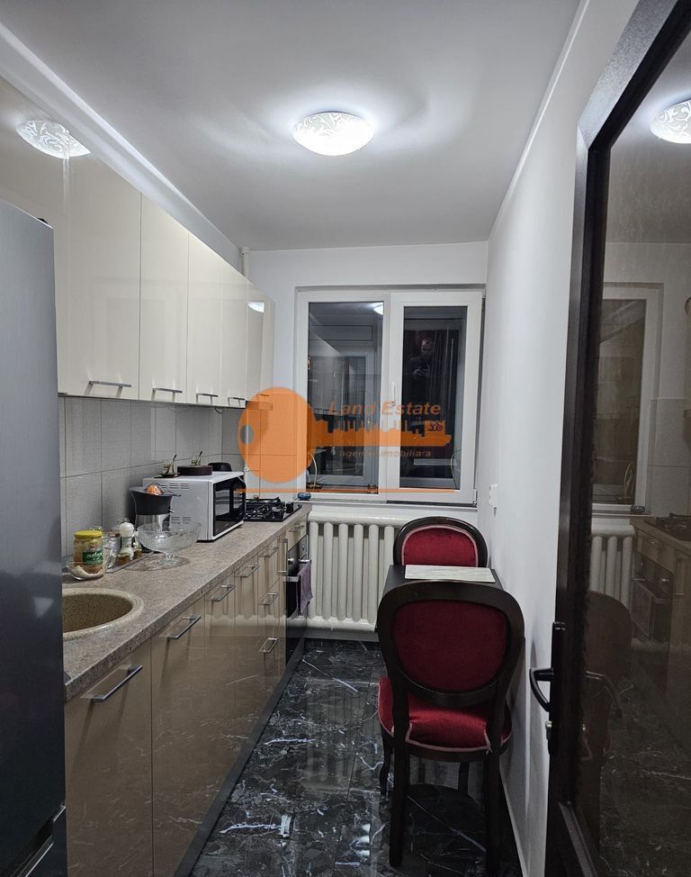 2 camere la 400m de metrou Favorit - Poză 5