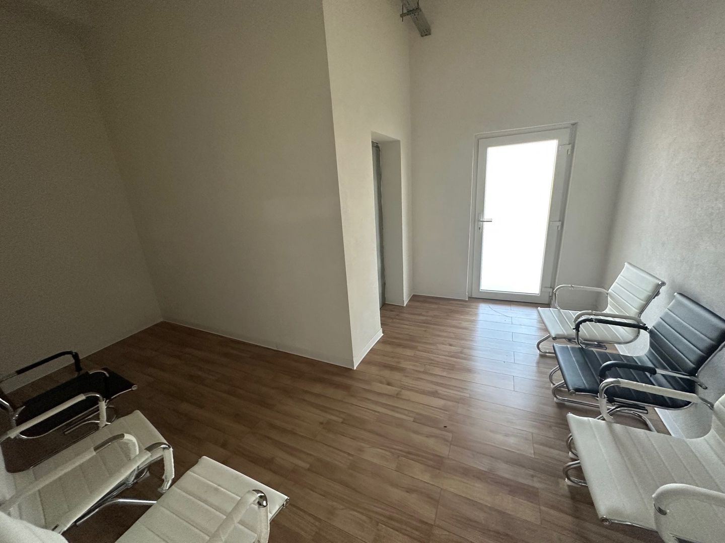 Spatiu de birou cu terasa de 295 mp - Poză 10