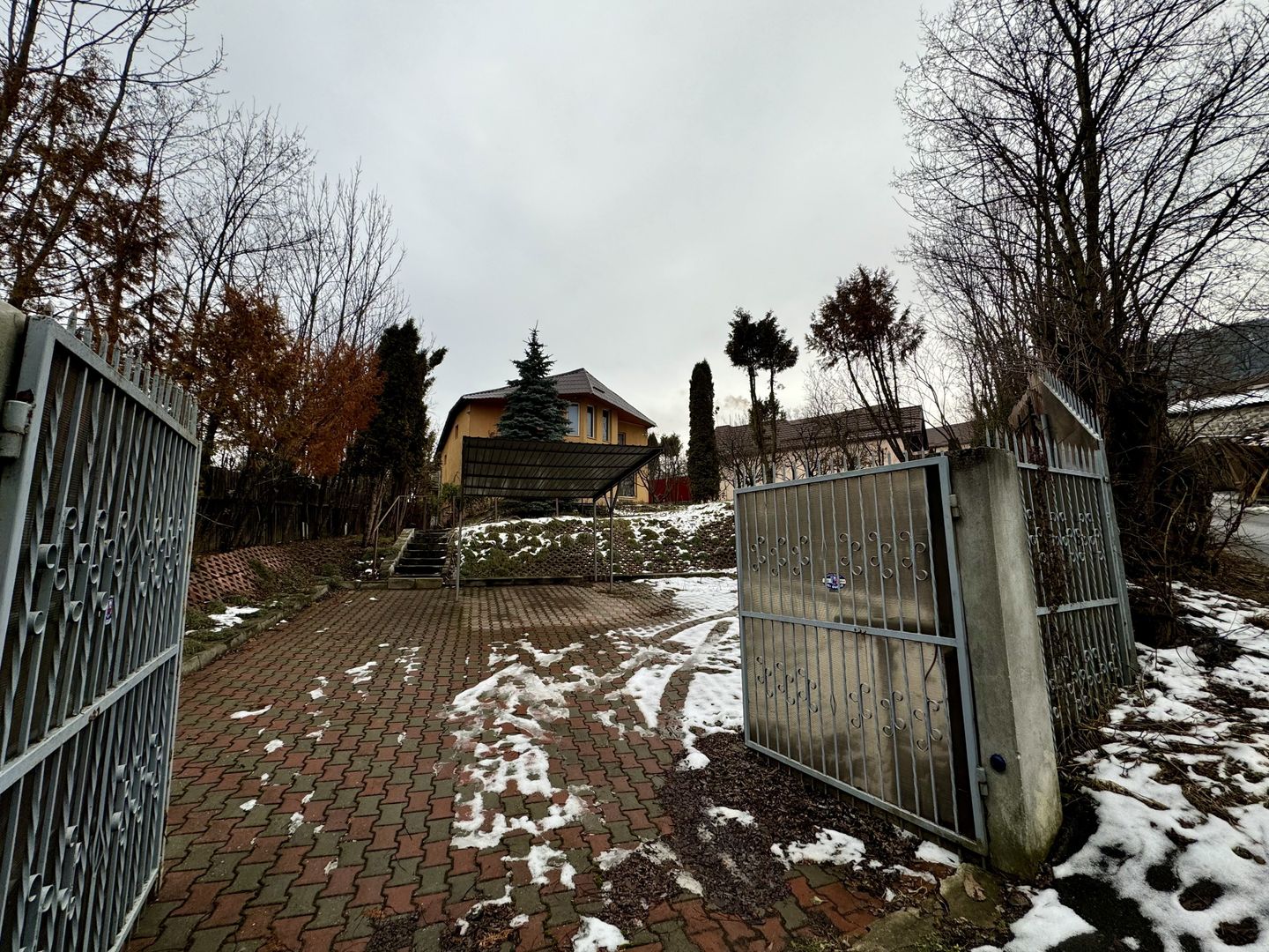 Casă individuală de vânzare în Săcele | Teren 781 mp | 3 Dormitoare - Poză 7