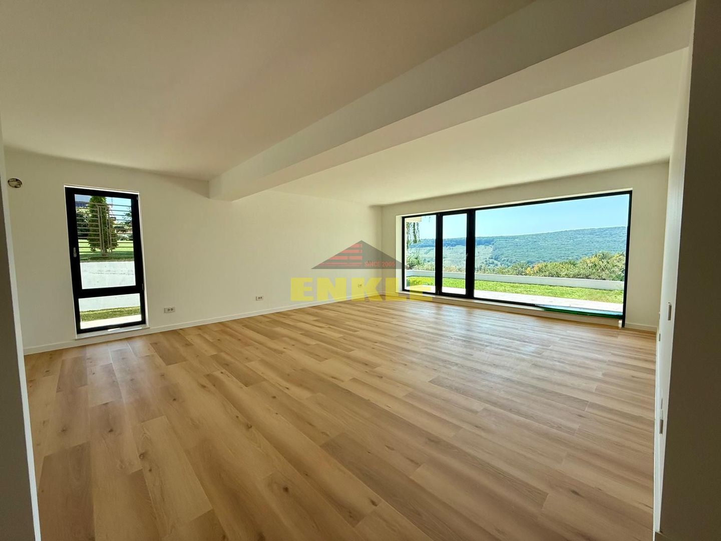 Apartament de lux, 5 minute de Botoșani, 109 mp utili+terasă si curte - Poză 5