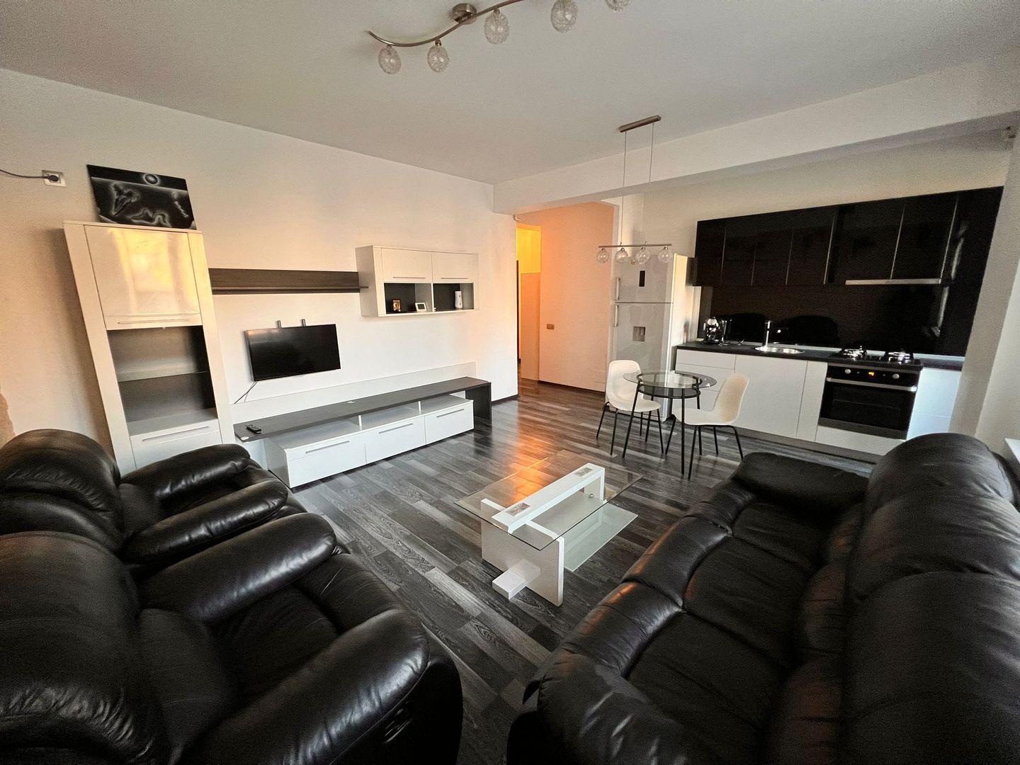 Apartament 2 camere Jiului | Cofetăria Cafina - Poză 4