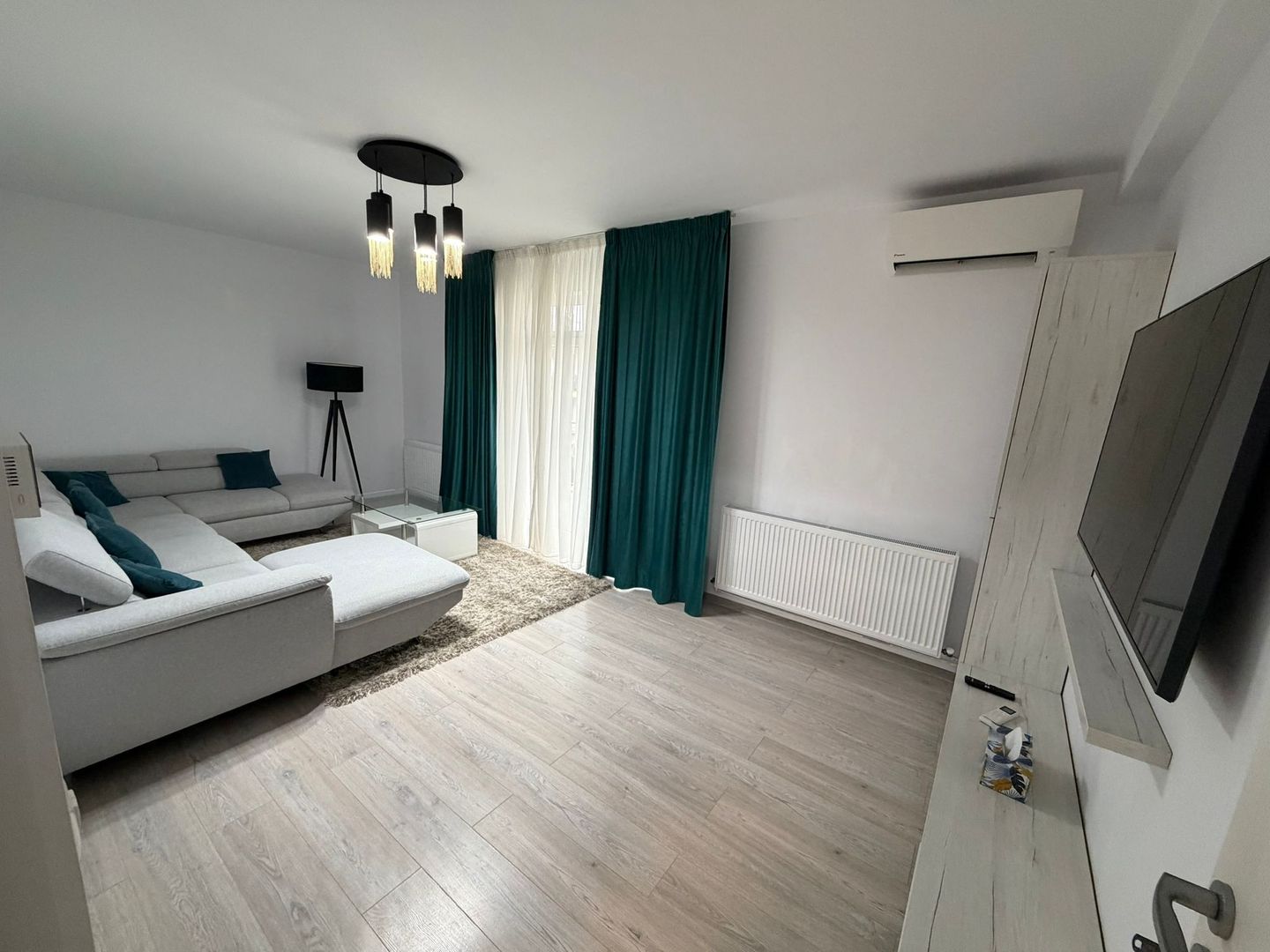 AP. 2 CAMERE - 82 MP, BLOC NOU, MOBILAT MODERN, PARCARE INCLUSA - Poză 1
