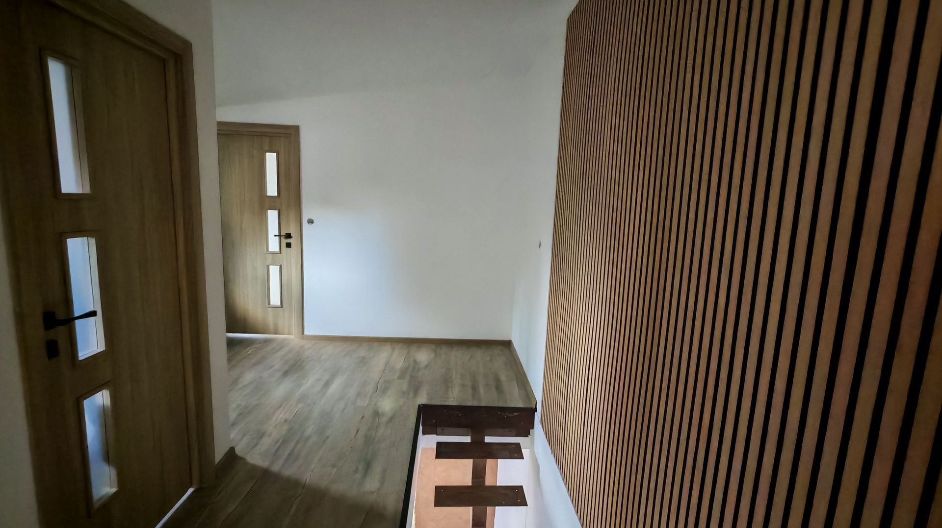 Corp de casa P+M 4 camere , ASTRA - Carpatilor -LIDL- ,curte comuna. - Poză 1