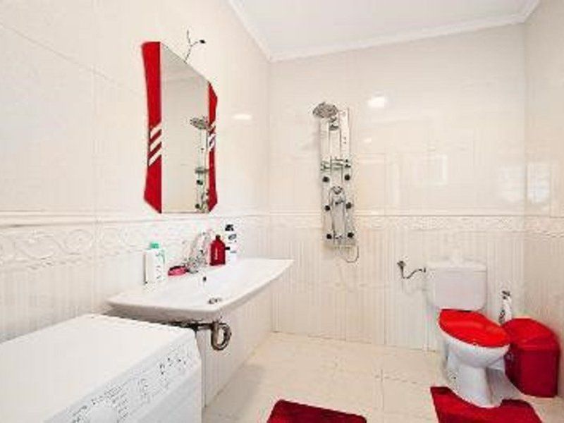 Casa P+1E si teren 370 mp, singur in curte - Piata Centrala - Poză 10