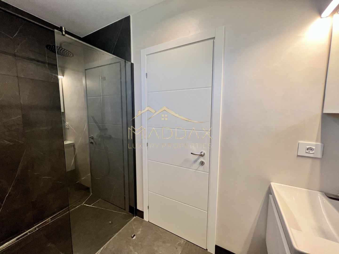 Vila LUX **5 camere**3 locuri parcare** Complex NOU//Sisesti - Poză 57