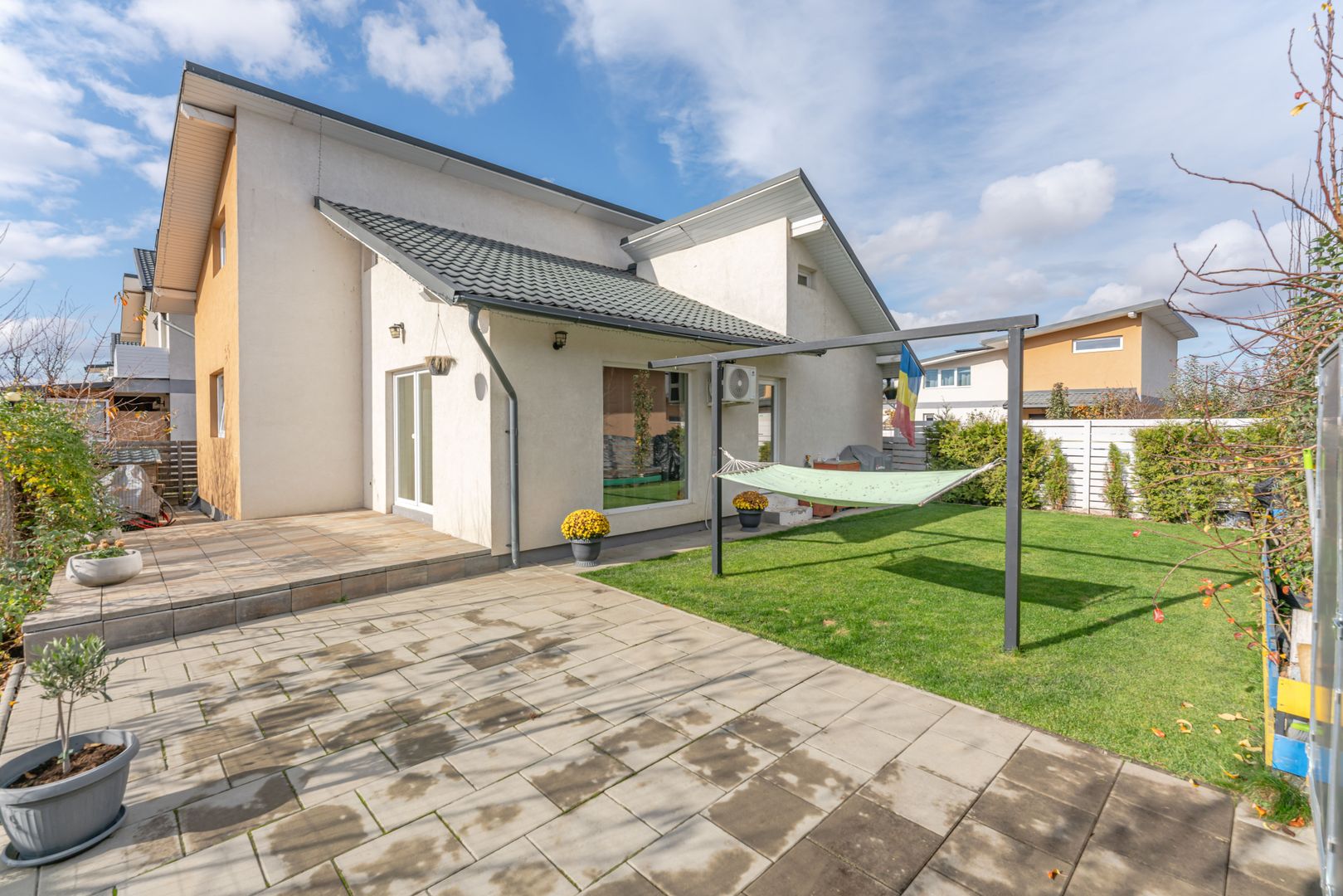 Casa mobilata utilata modern cartier Izvor Tarlungeni Brasov - Poză 1