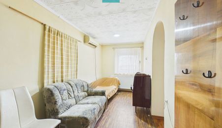 Casă cu 755 mp teren, zonă centrală Curtici