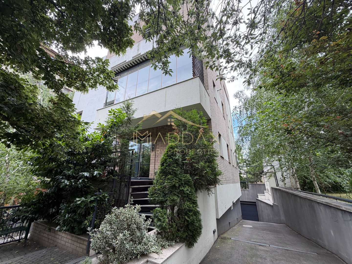 Apartament de tip Duplex 6 camere *250mp* + 2 Garaje // Herastrau - Poză 3