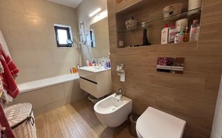 Casa generoasa LA CHEIE, curte 200 mp in Selimbar - Poză 17