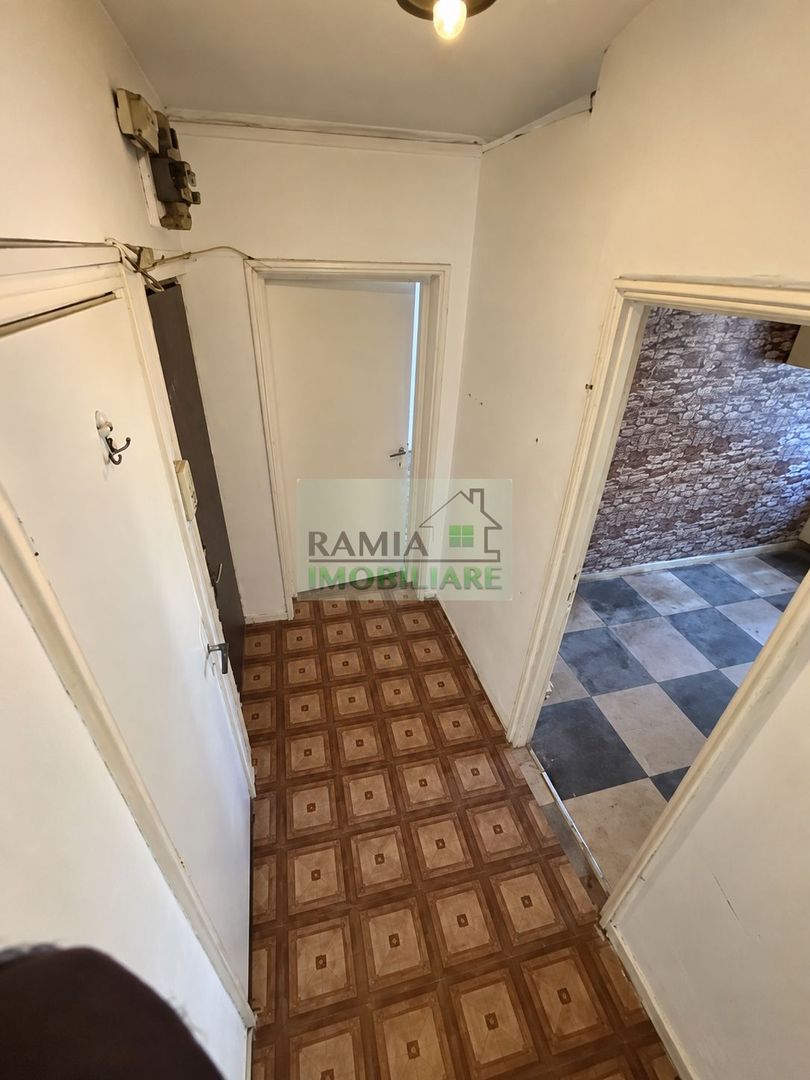 Apartament 3 camere Tractorul, ideal pentru renovare și personalizare - Poză 5