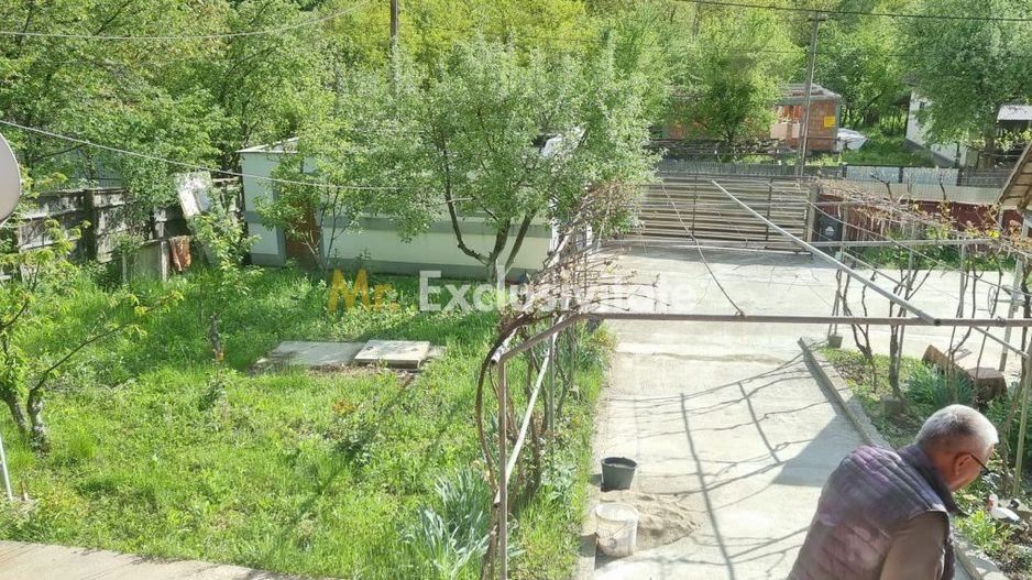 Casă P+M cu 1.558 mp teren, livadă și garaj - Poză 23
