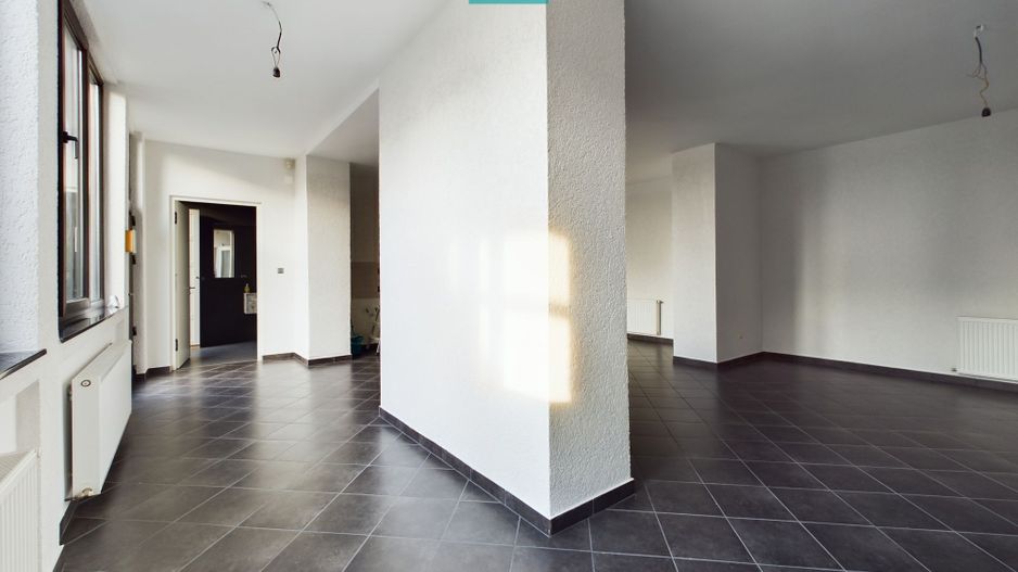 Casă generoasă în Periam județ Timiș - Poză 8