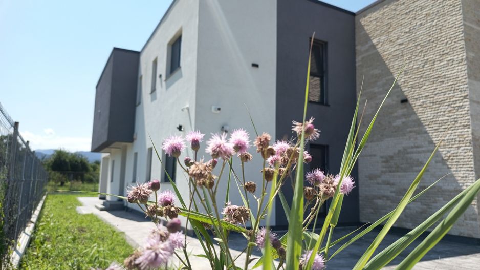 Vila impozanta, aspect deosebit, configuratie tip duplex, view, Brasov - Poză 1
