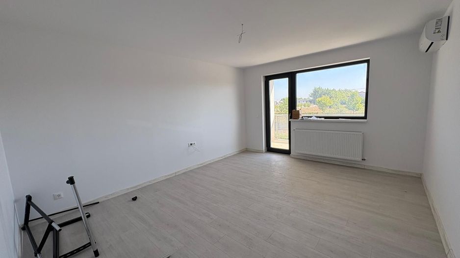 AP. 3 CAMERE- HILS SPLAI, PARCARE INCLUSA, BUCATARIE INCHISA, COMIS 0% - Poză 2