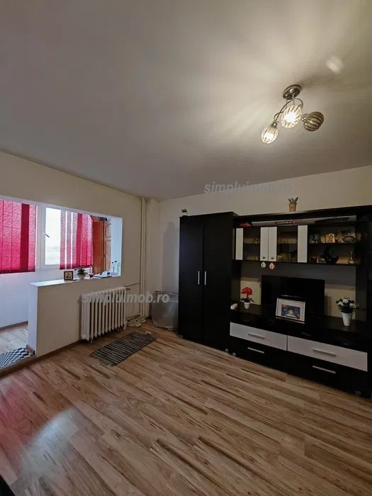 Decomandat spatios 2 camere Basarabia - Poză 2