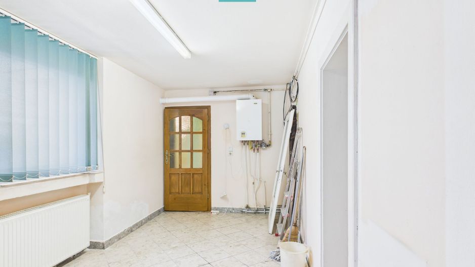 Casă cu 2 corpuri  și 5 camere în Livada - Poză 4