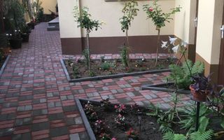 Casa moderna alcatuita din trei apartamente, zona Rovine - Poză 11