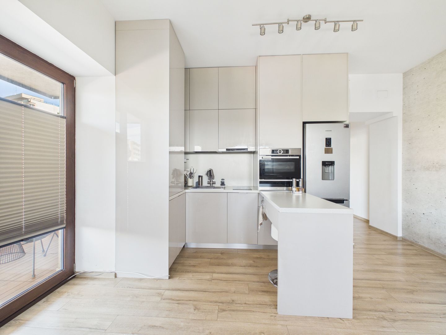Apartament cu 3 camere de vanzare, centrala proprie - Mihai Bravu - Poză 16
