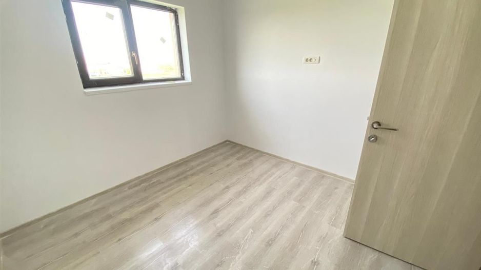 Vand duplex P+E 120mp 3 bai 4 dormitoare Mosnita Noua - Poză 13