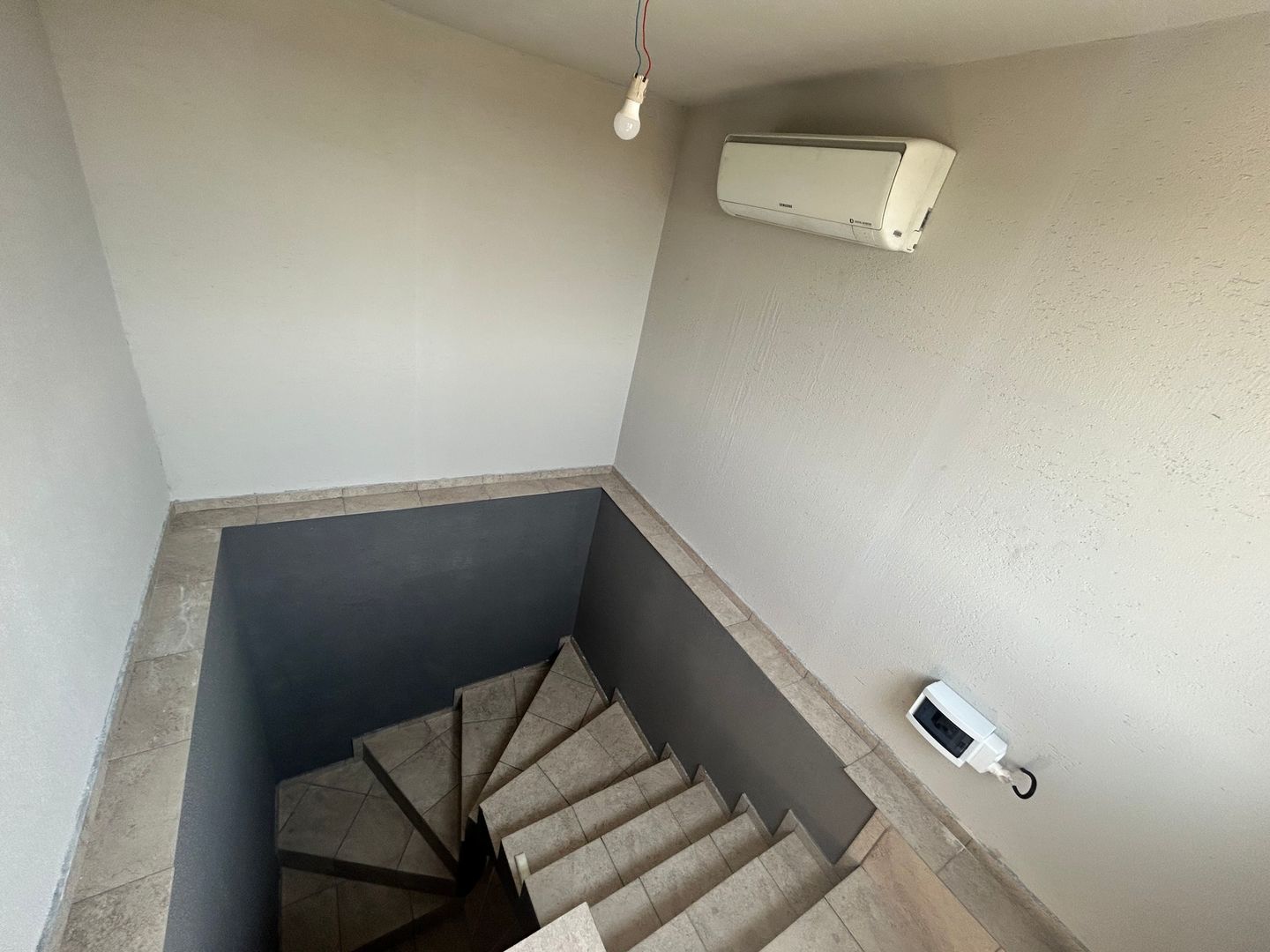 Casă P+1E cu terasă circulabilă, garaj amenajat și finisaje moderne - Poză 31