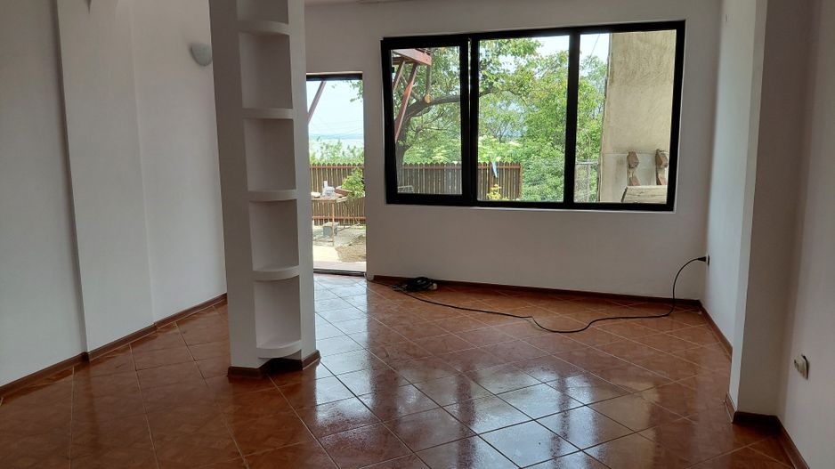 Casa P+1 zona Traian cu vedere la Brates - Poză 10