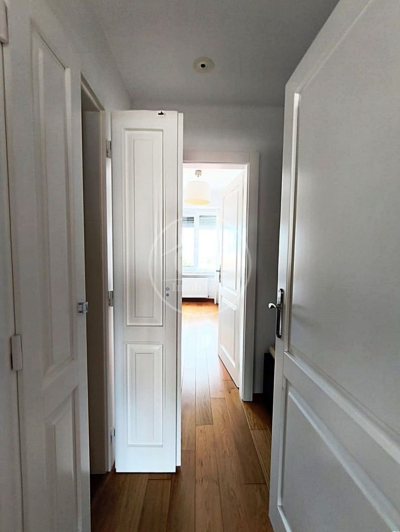 Apartament de vanzare cu 4 camere si terasa, Ultracentral, Oradea - Poză 17