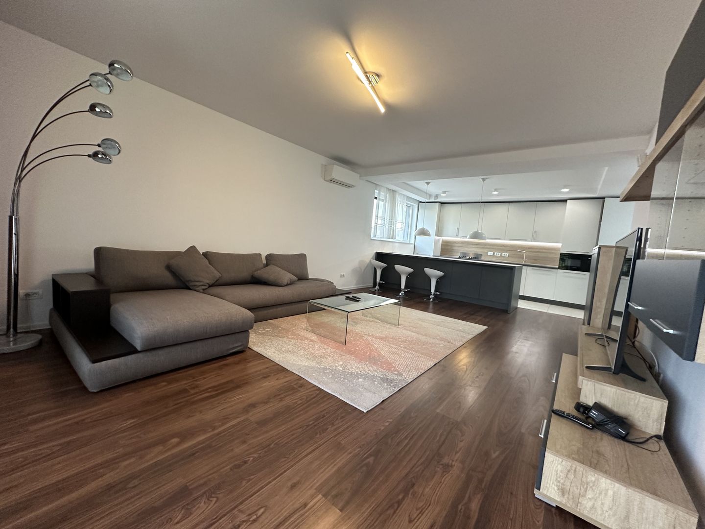 Apartament in vila cu curte-  Dumbravita - Poză 7