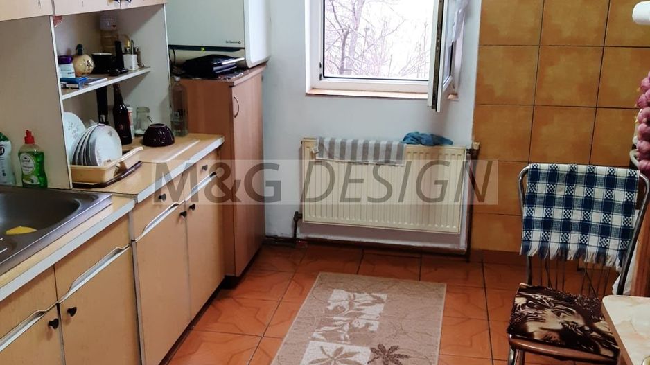 3 camere decomandat vedere pe 2 parti CENTRALA zona Dambovita - Poză 1