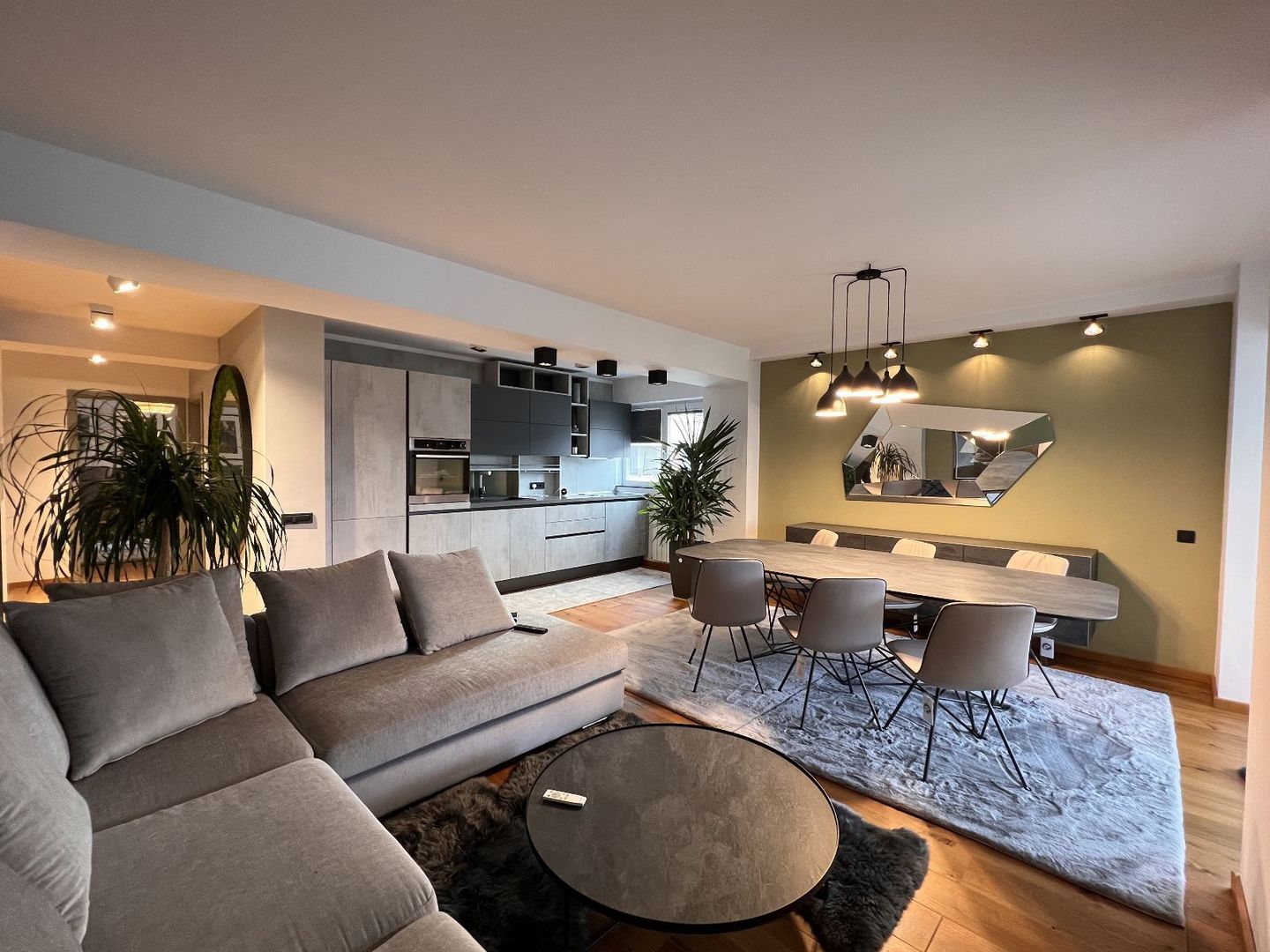 Oaza de lux in Centrul Civic: Apartament cu priveliste panoramica - Poză 6