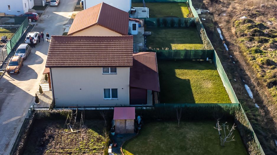 Casă cu mansardă, nouă, mobilată și utilată, în cartier Athena - Poză 11