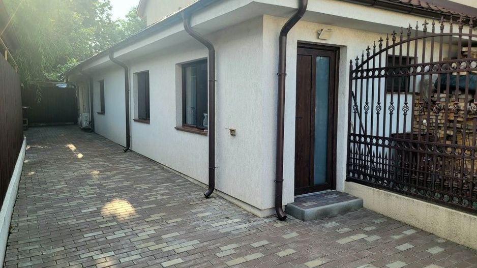De inchiriat - casa renovata, mobilata si utilata complet - zona buna - Poză 1