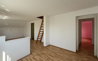 Spatiu de birouri cu 3 camere + mansarda in Grigorescu - Poză 1