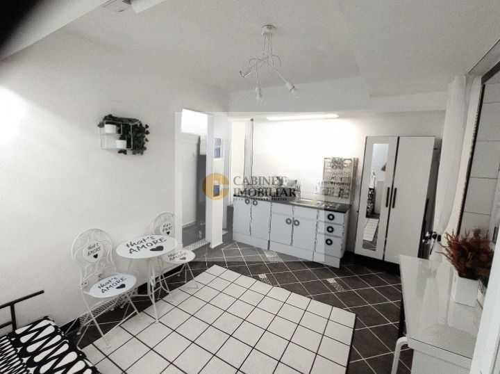 Piata Romana metrou - vedere catre bulevard - Poză 1