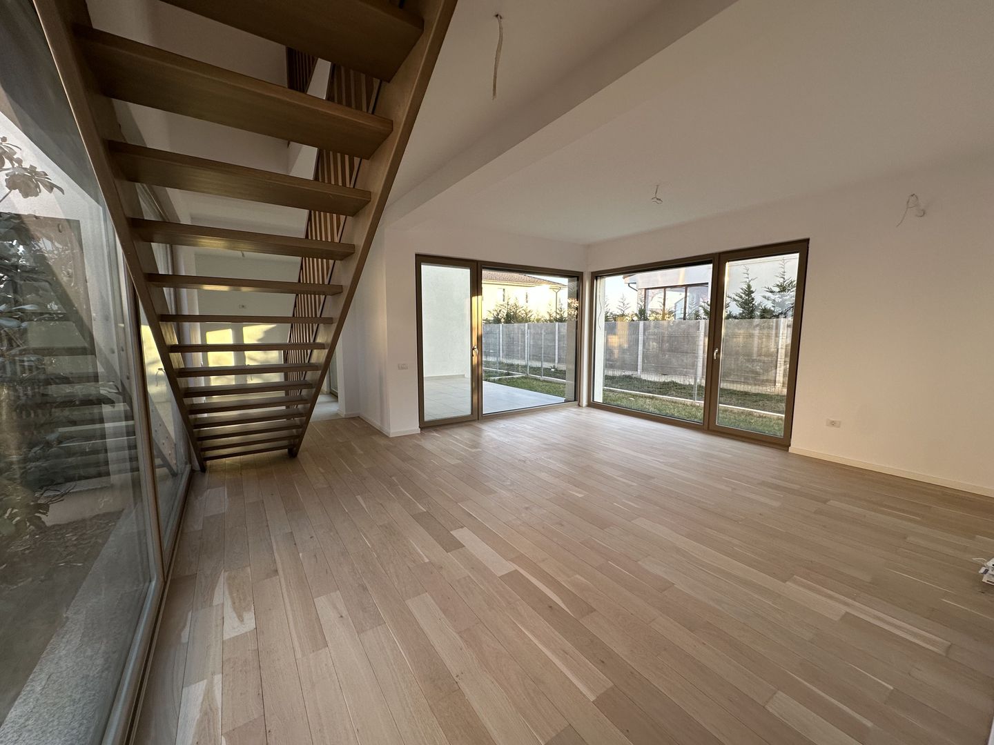 Casa cu 5 camere - Dumbarvita - Poză 3