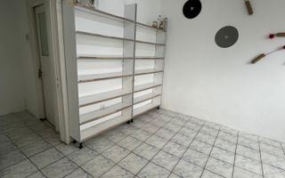 Spațiu comercial de vânzare – 47 mp utili, vitrină generoasă - Poză 2