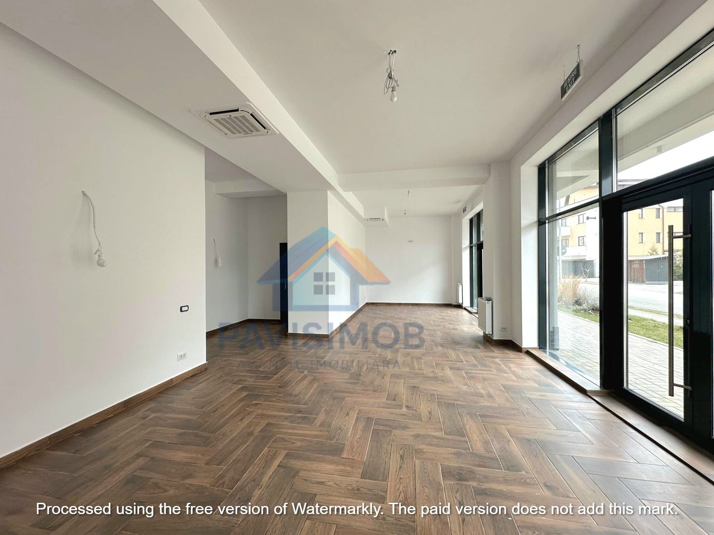 Spațiu comercial cu vitrină stradală – zonă Coresi - Poză 2