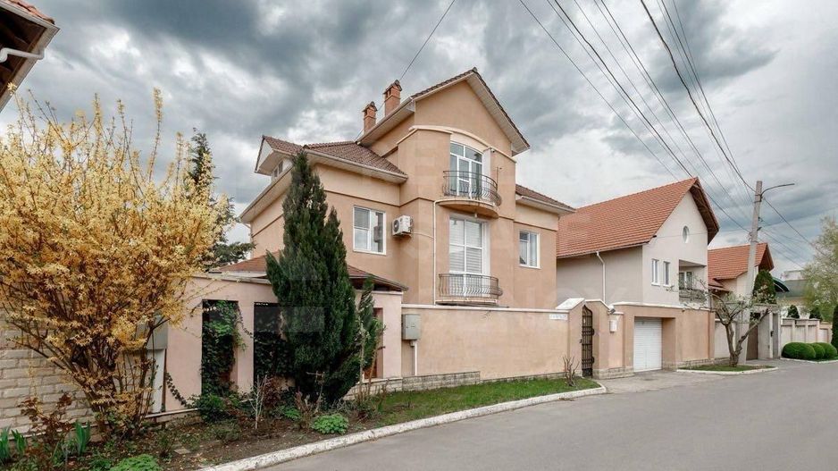 Vânzare, casă, 3 nivele + 6 ari, str. Grenoble, Botanica - Poză 1