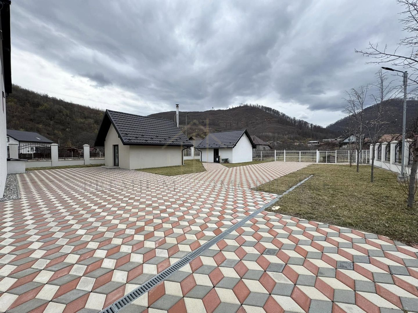 Vila de Lux la 13 km de Onesti - Poză 24